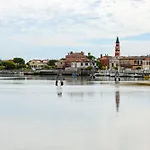 Apartment In Lido Di Jesolo 54505